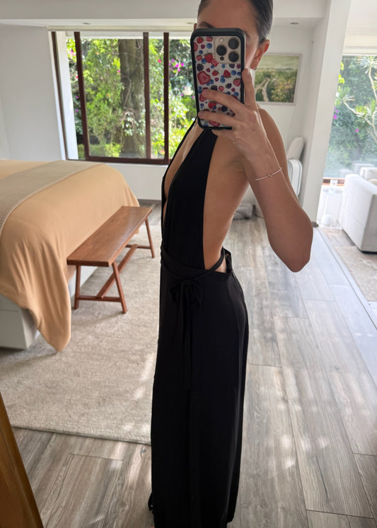 VESTIDO MAXI NEGRO ESCOTADO