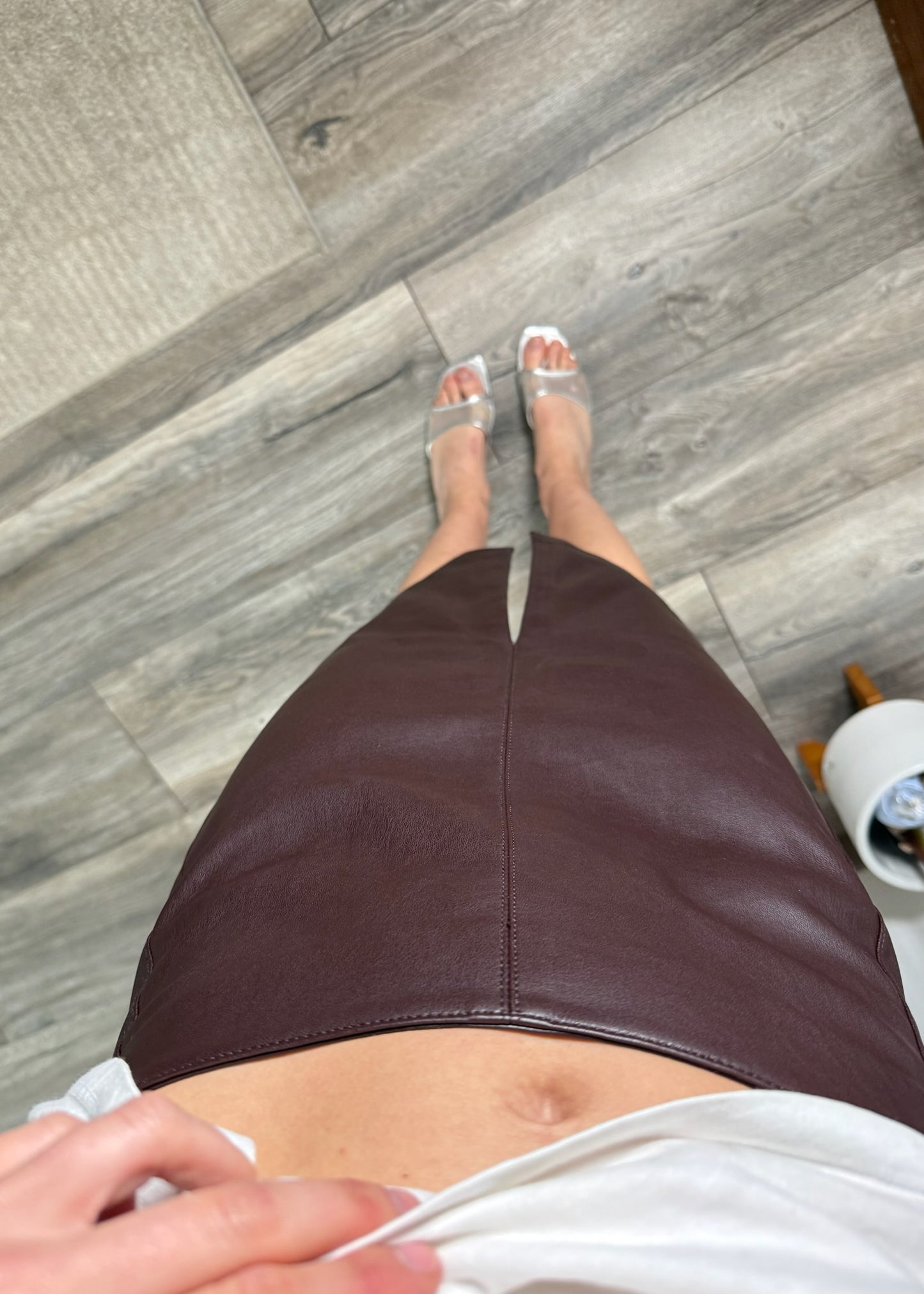 FALDA MIDI DE FAUX LEATHER CHOCOLATE