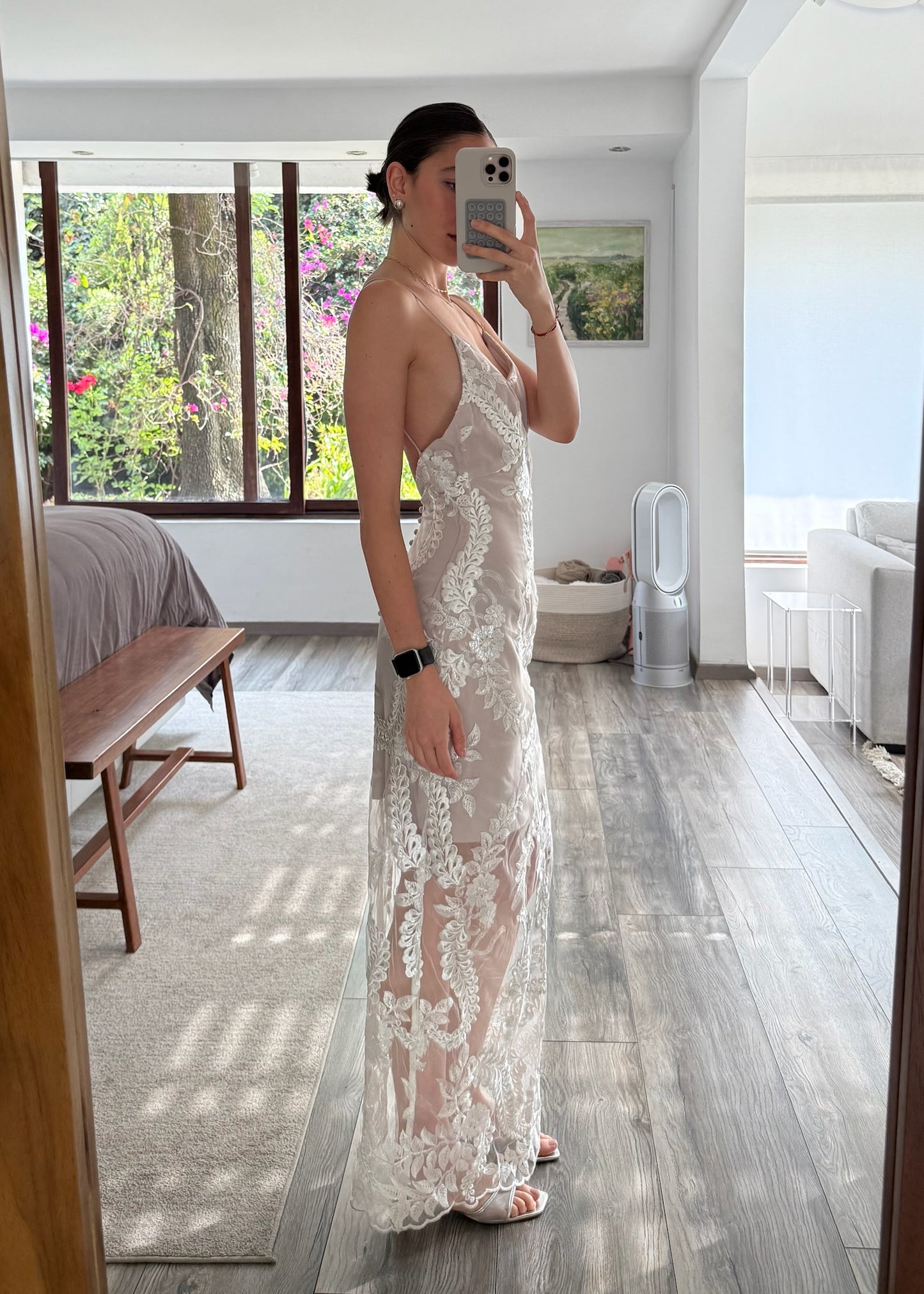 VESTIDO MIDI DE ENCAJE BLANCO
