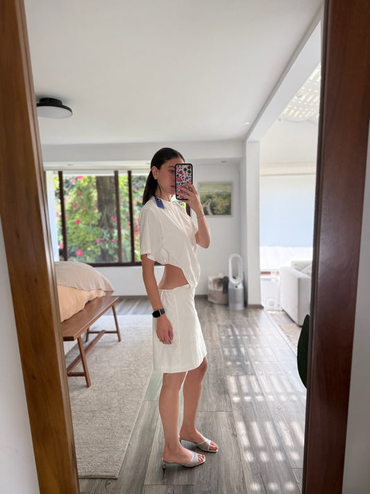 VESTIDO DE TIPO T-SHIRT CON CUT OUT