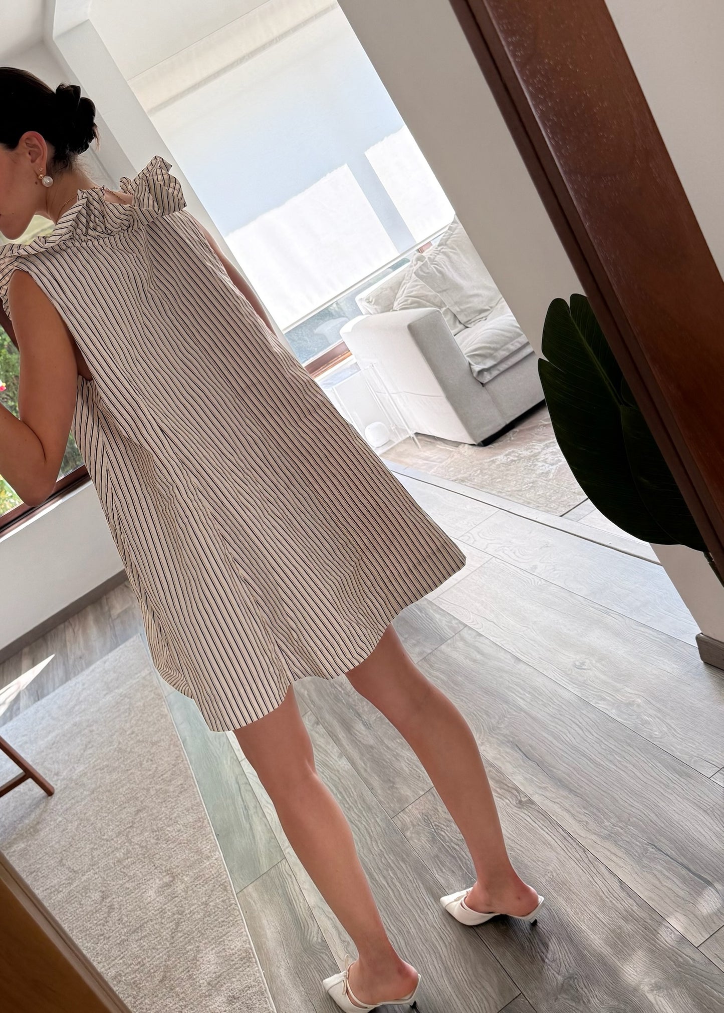 VESTIDO STRIPED CON CUELLO DE OLANES