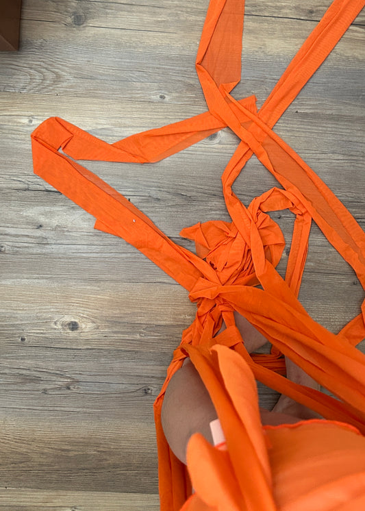 VESTIDO DE MESH CON TIRAS ENVOLVENTES