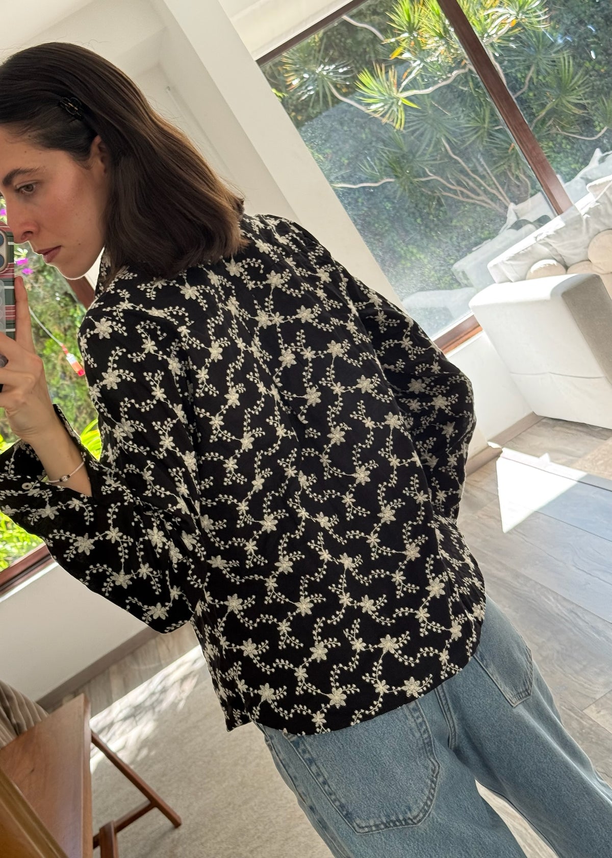 CAMISA CON BORDADOS B&W