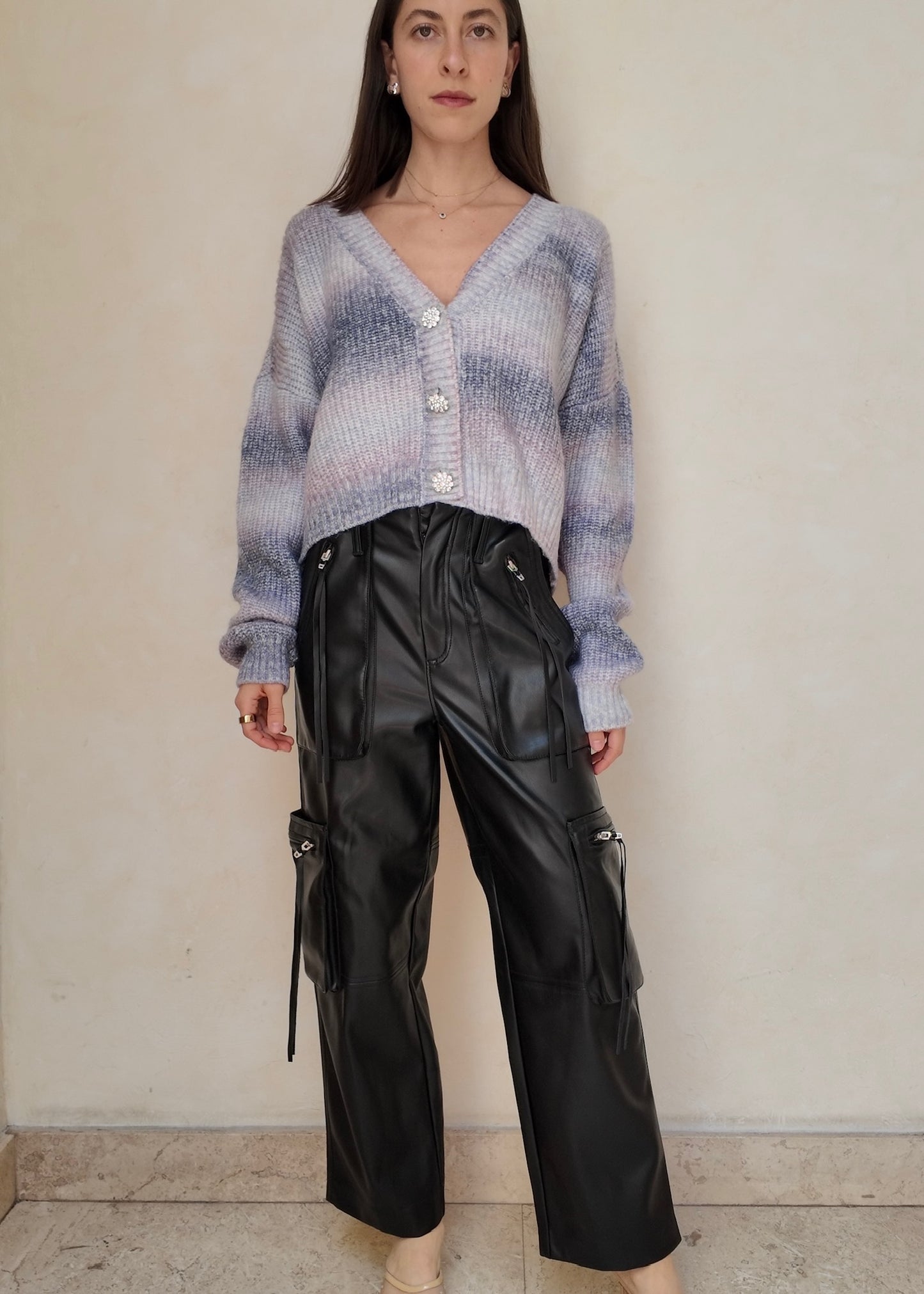 PANTALÓN DE PIEL CON CIERRES