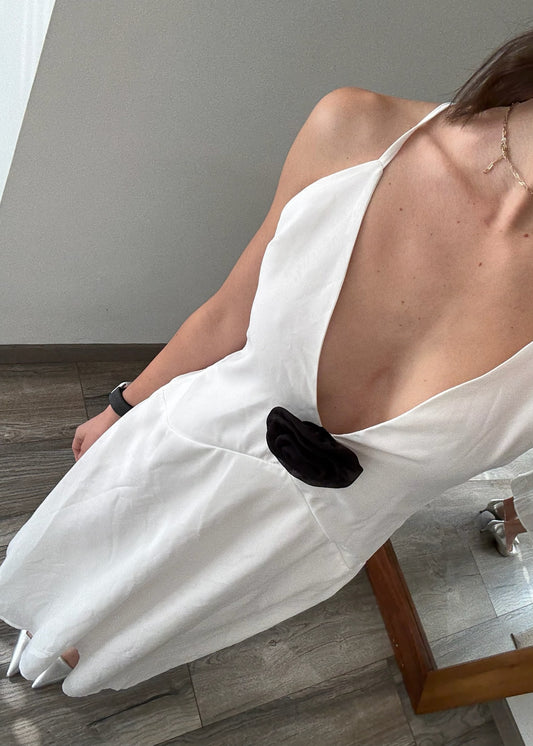 VESTIDO BLANCO CON FLOR