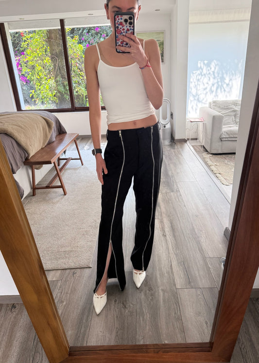 PANTALÓN NEGRO CON CIERRES