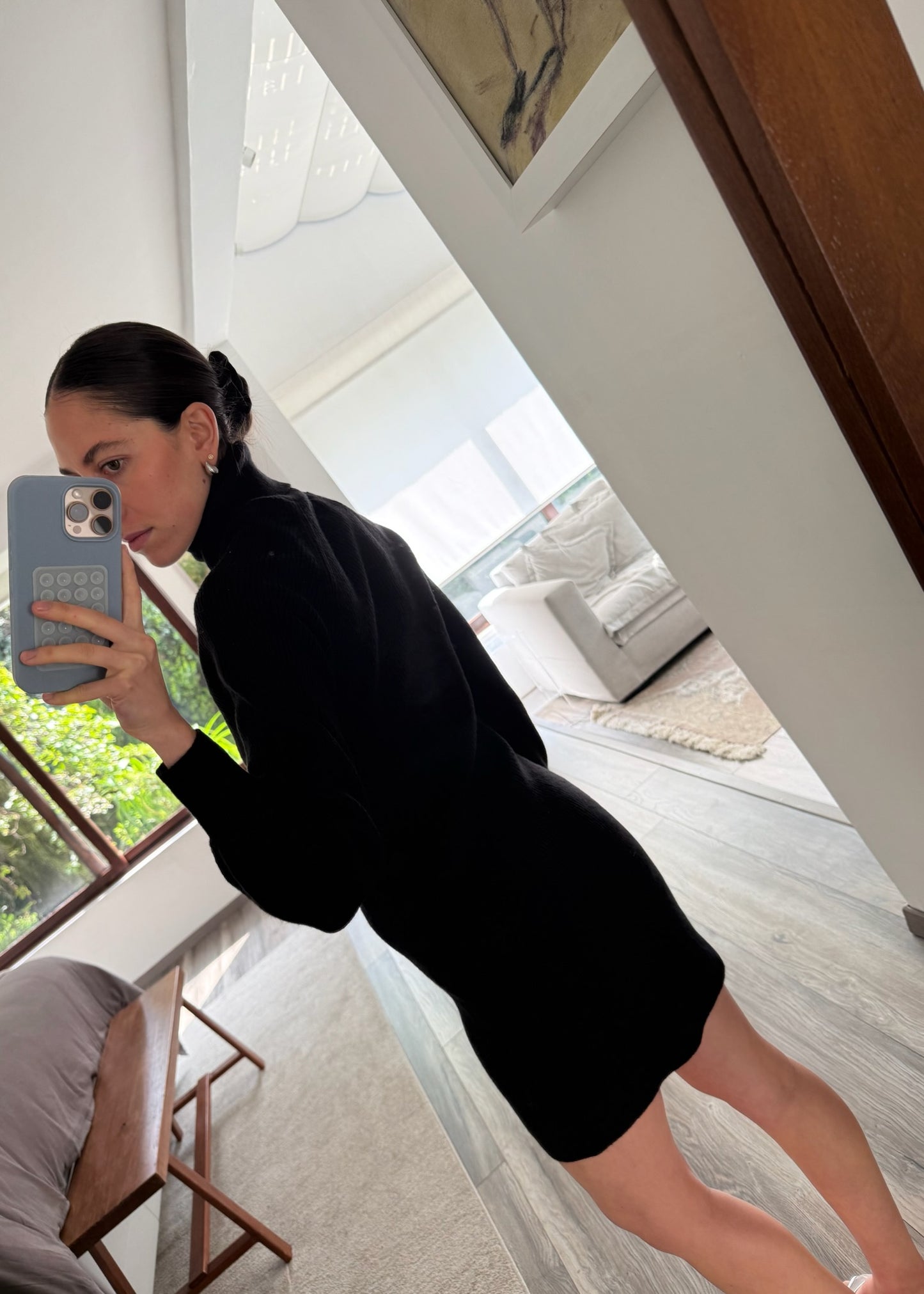 VESTIDO DE TIPO SUETER CON CUELLO ALTO