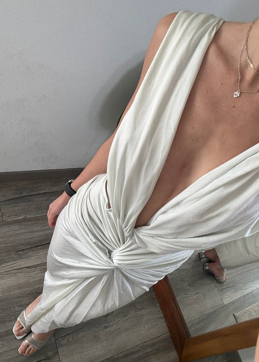 VESTIDO MIDI CON ESCOTE SUPER LIGHT BLUE