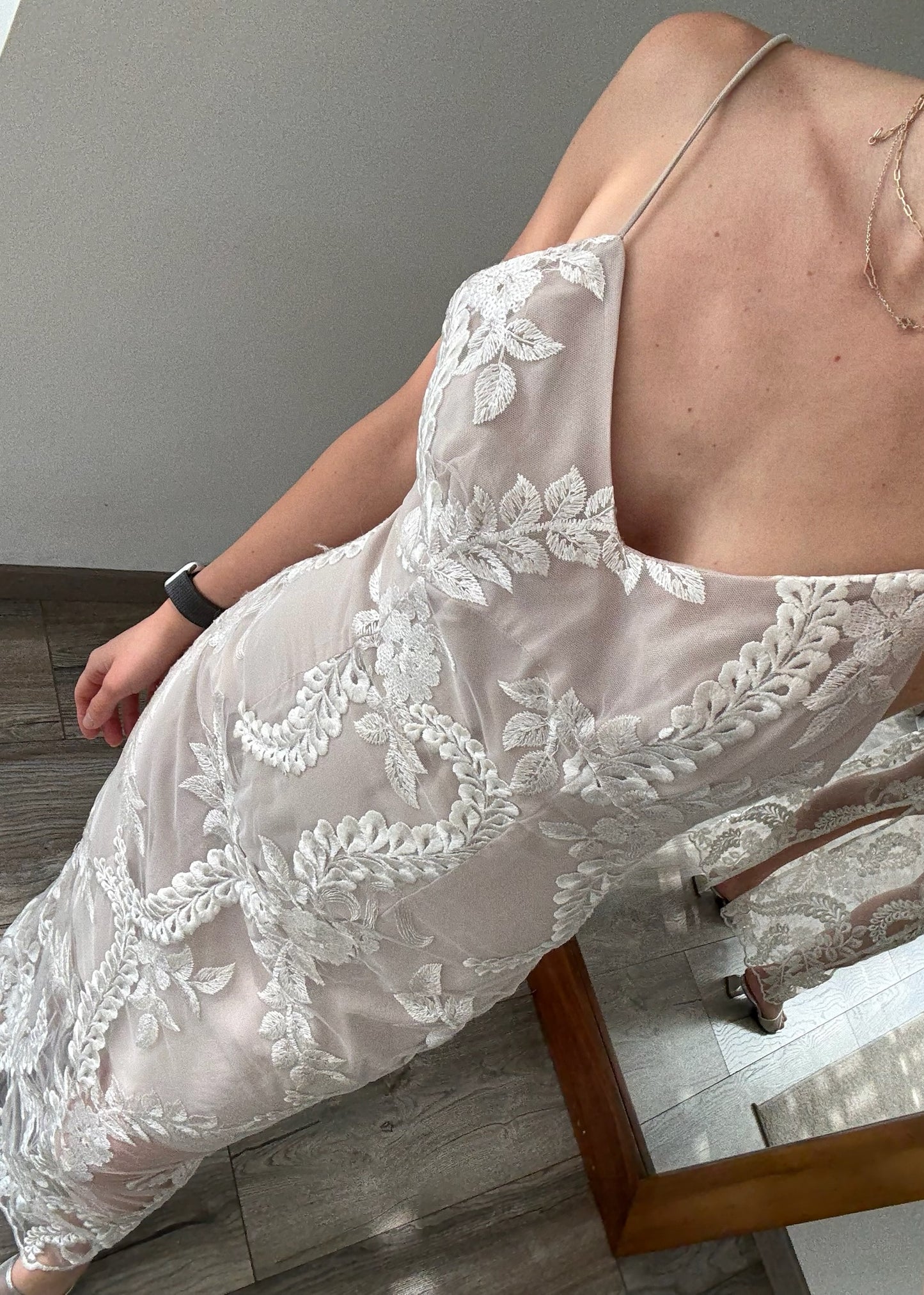 VESTIDO MIDI DE ENCAJE BLANCO