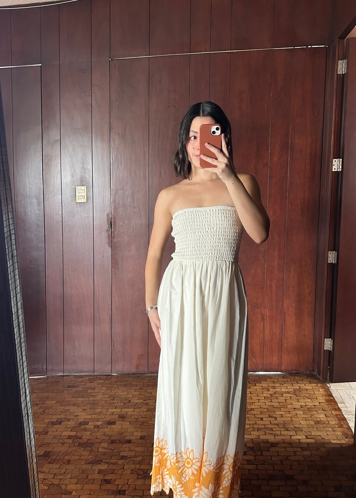 VESTIDO LARGO CON FLORES BORDADAS