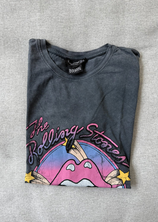 TEE ROLLING STONES DETALLES ROSAS