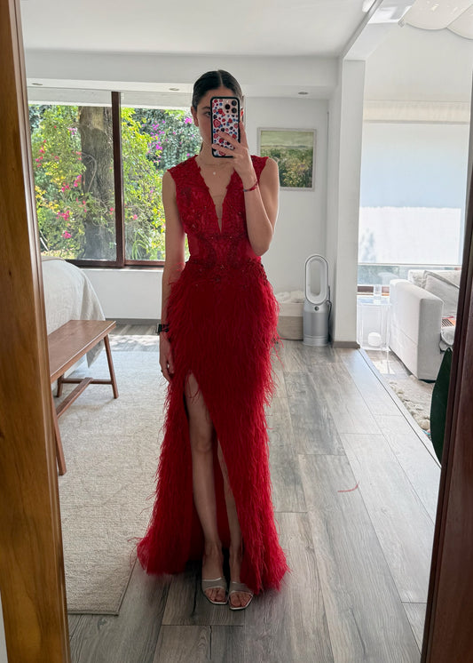 VESTIDO MAXI CON PLUMAS