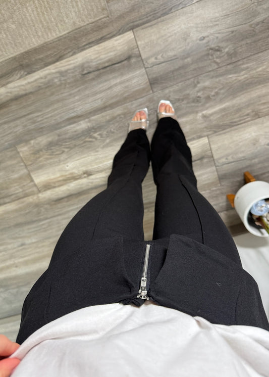 PANTALÓN DE TIPO LEGGING CON CIERRE