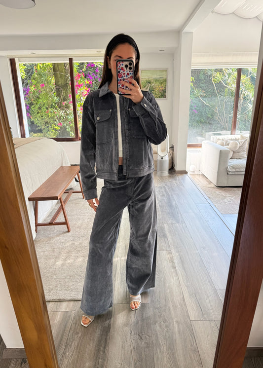 SET CHAMARRA Y PANTALON DE TIPO SUEDE