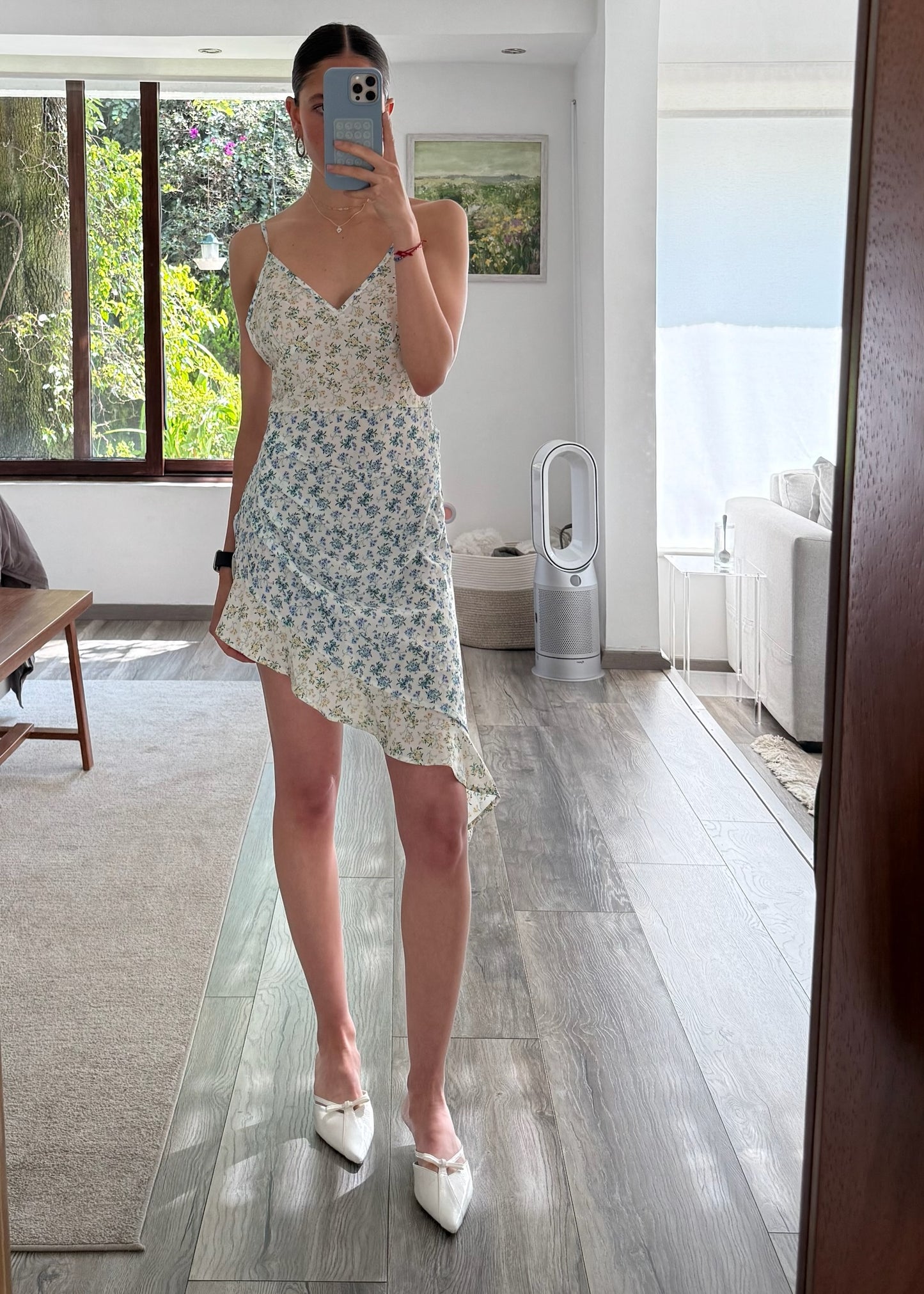 VESTIDO CON PRINT FLOREADO ASIMÉTRICO