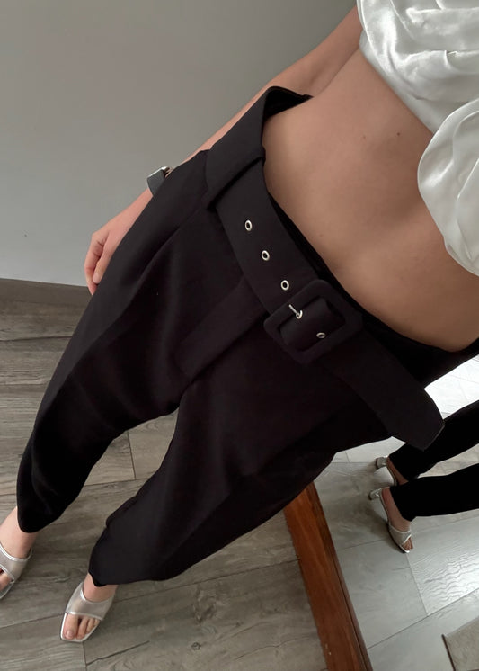 PANTALÓN HIGH RISE CON CINTURÓN