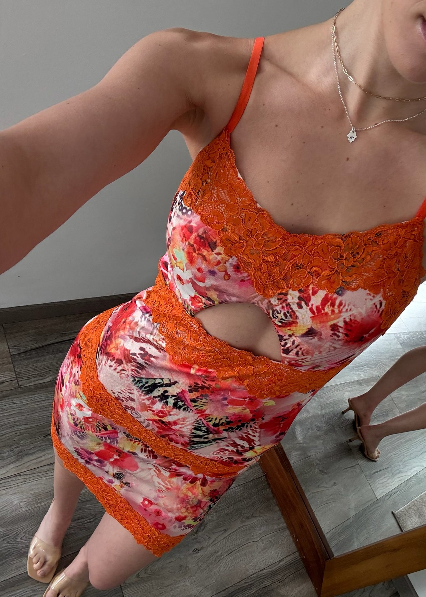 VESTIDO MINI NARANJA CON PRINT Y ENCAJE