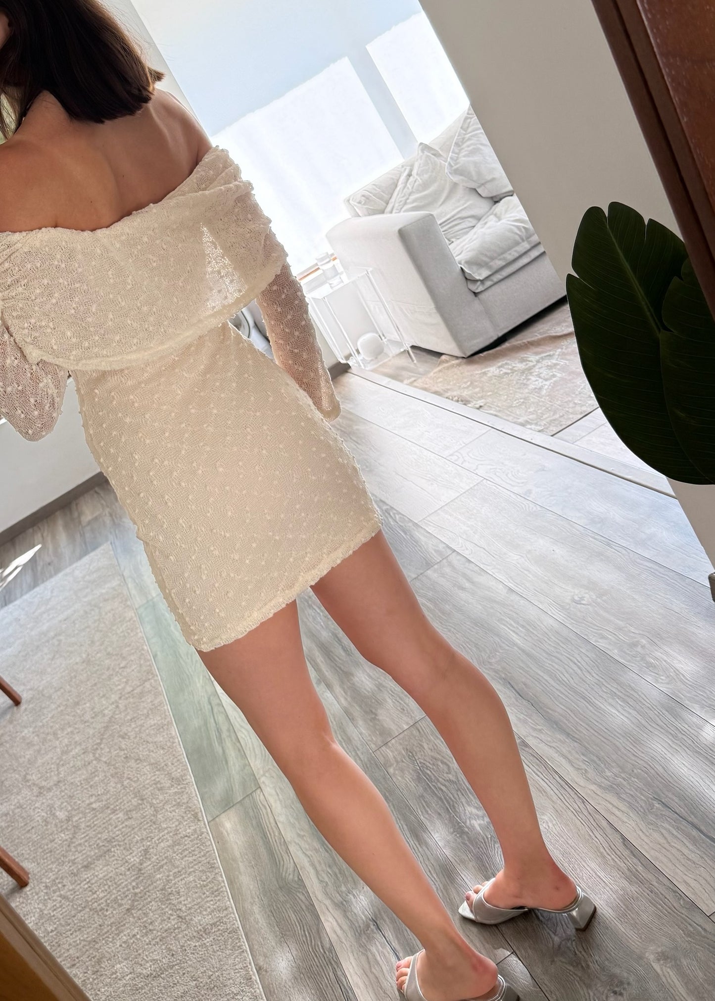 VESTIDO MINI OFF THE SHOULDER