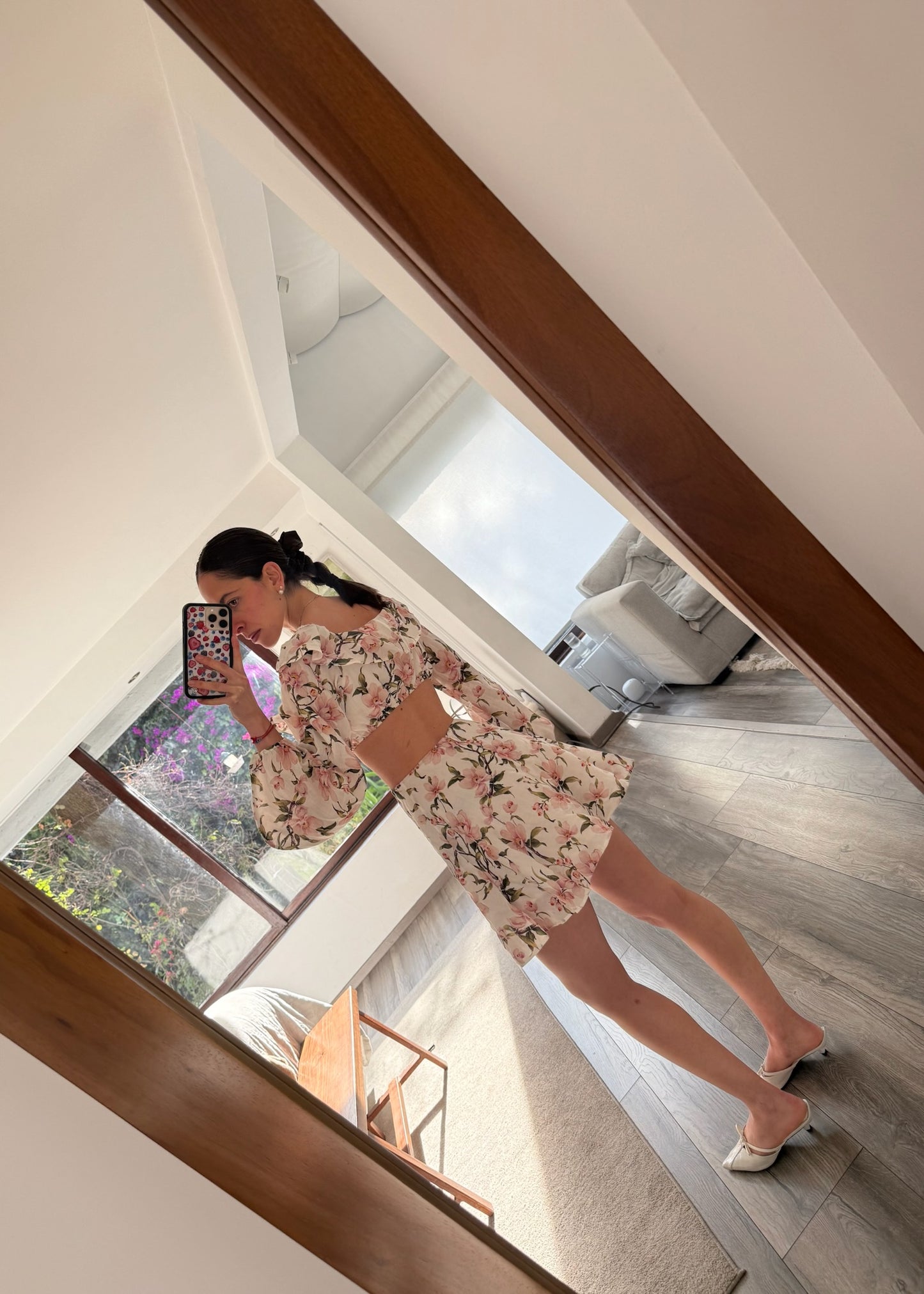 VESTIDO FLOREADO CON CUT OUTS