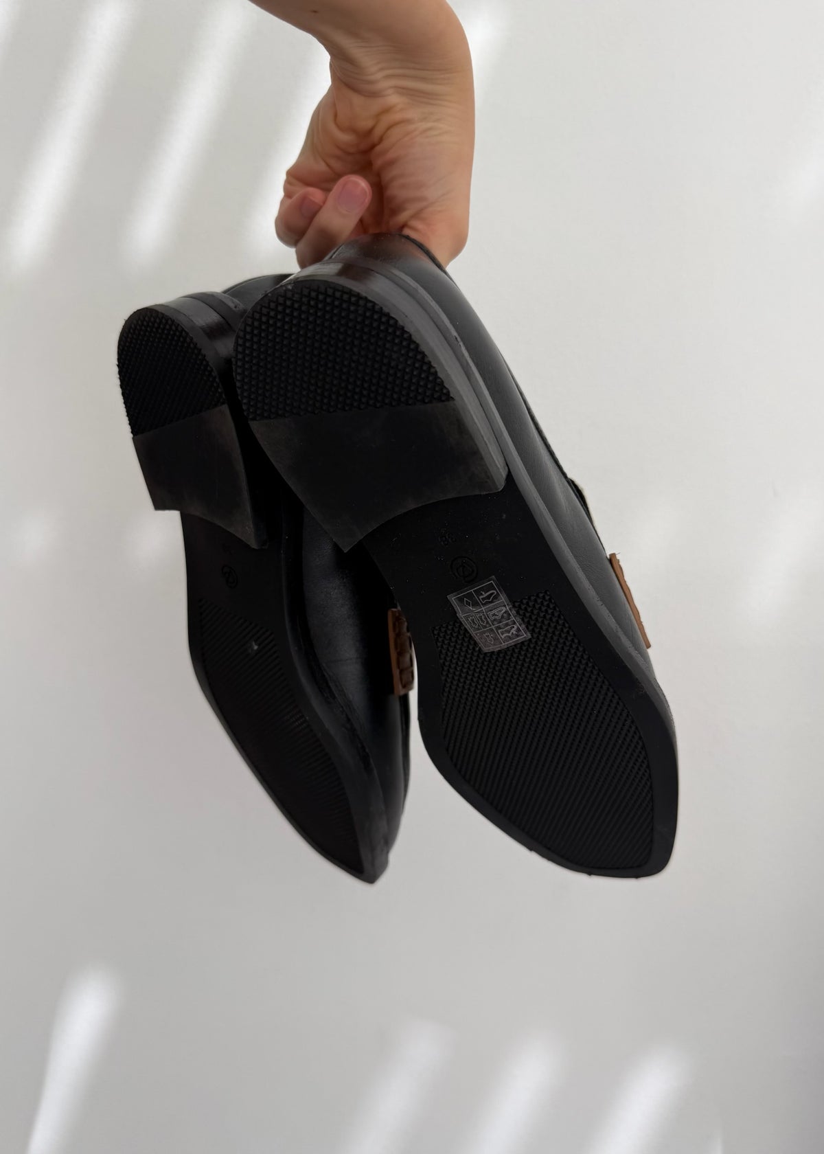 LOAFERS B&W