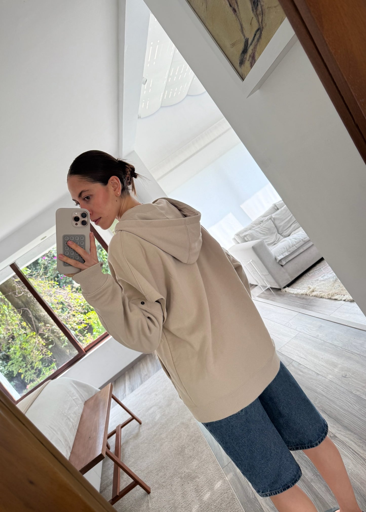 SUDADERA CON CIERRE Y BOTONES