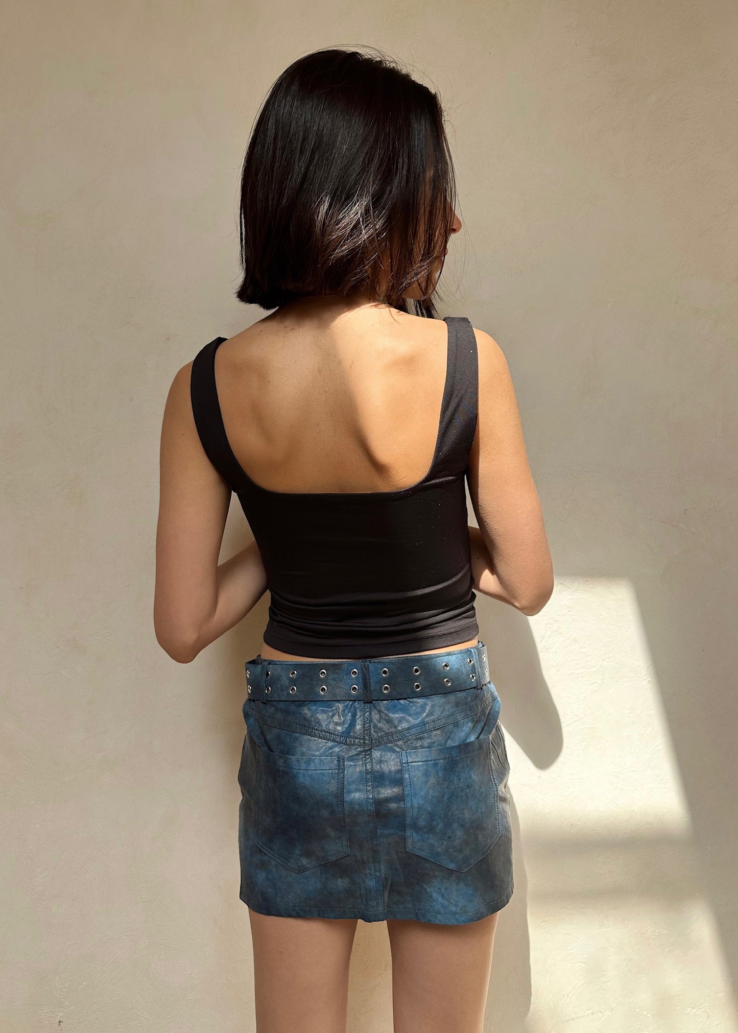 FALDA MINI Y2K TIPO PIEL AZUL