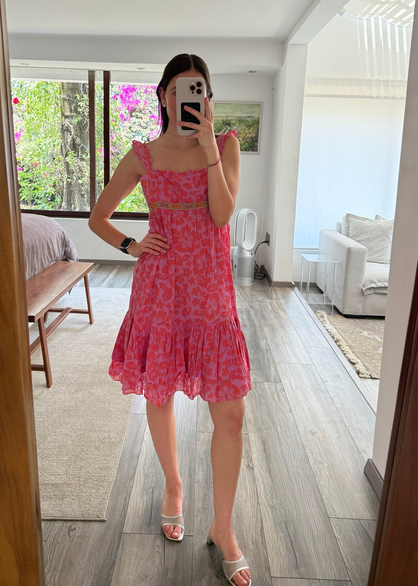 VESTIDO CON PRINT Y BORDADO ROSA