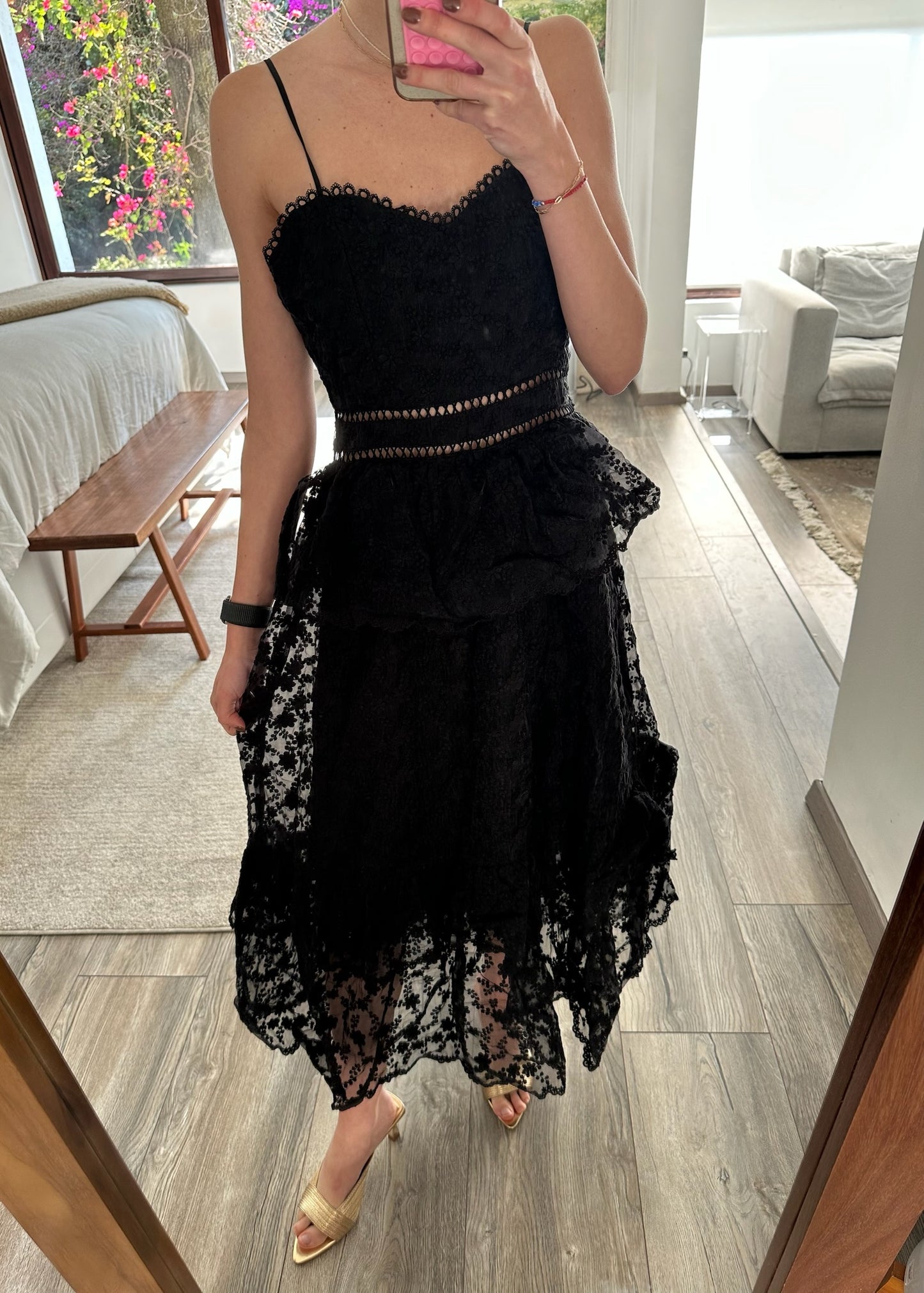 VESTIDO NEGRO MIDI CON BORDADO