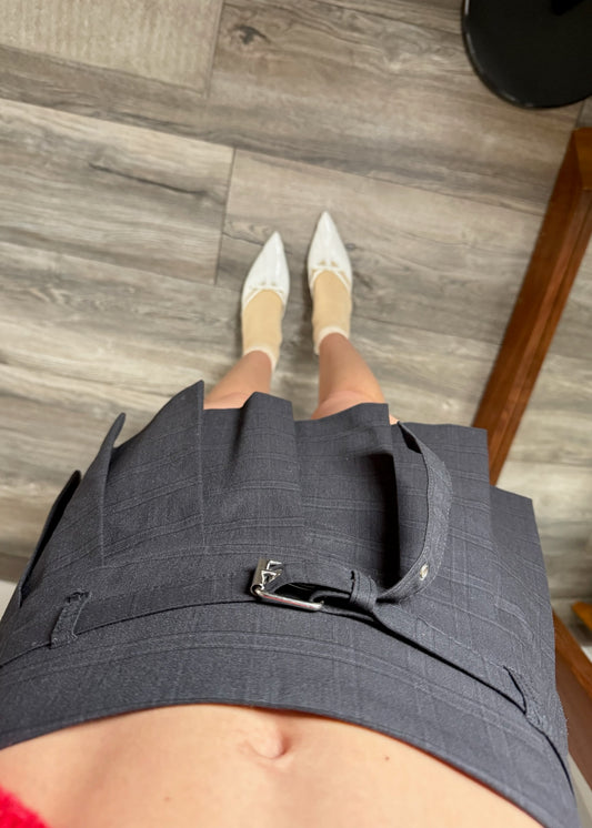 MINI FALDA PLISADA CON CINTURÓN