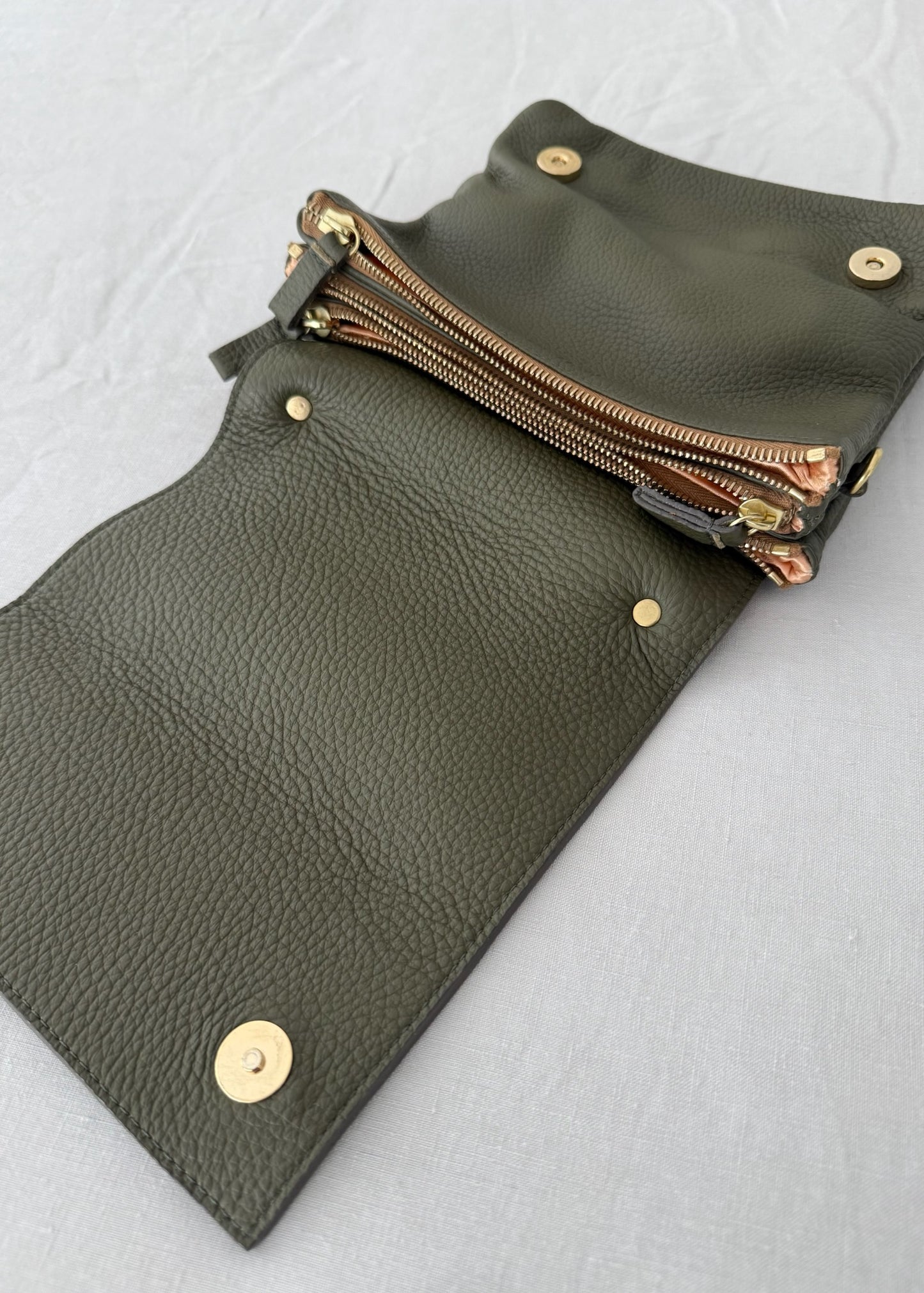 BOLSA VERDE MILITAR DE PIEL