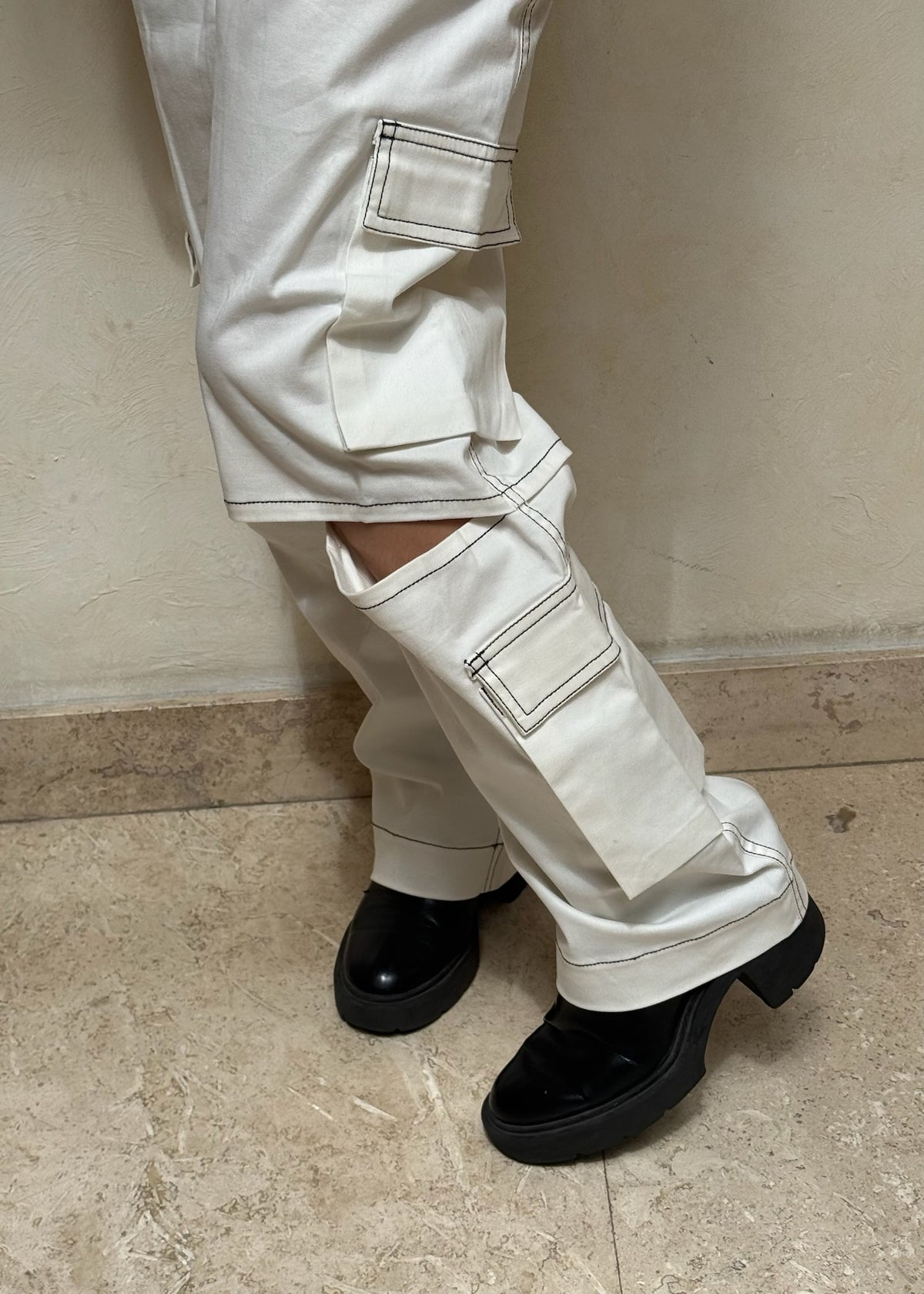 CARGO BLANCOS CON CUT OUTS