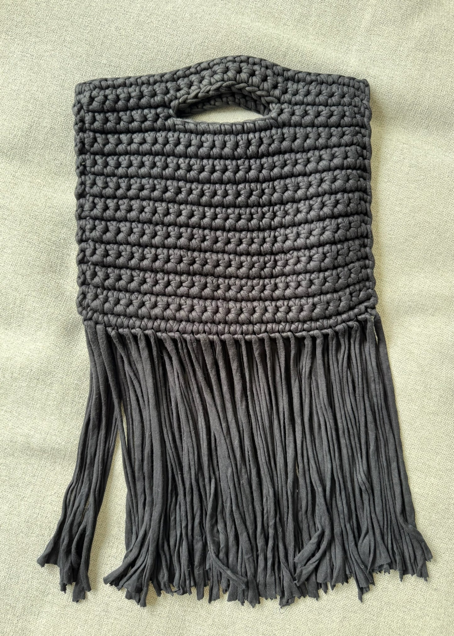 CLUTCH NEGRO CON FLECOS