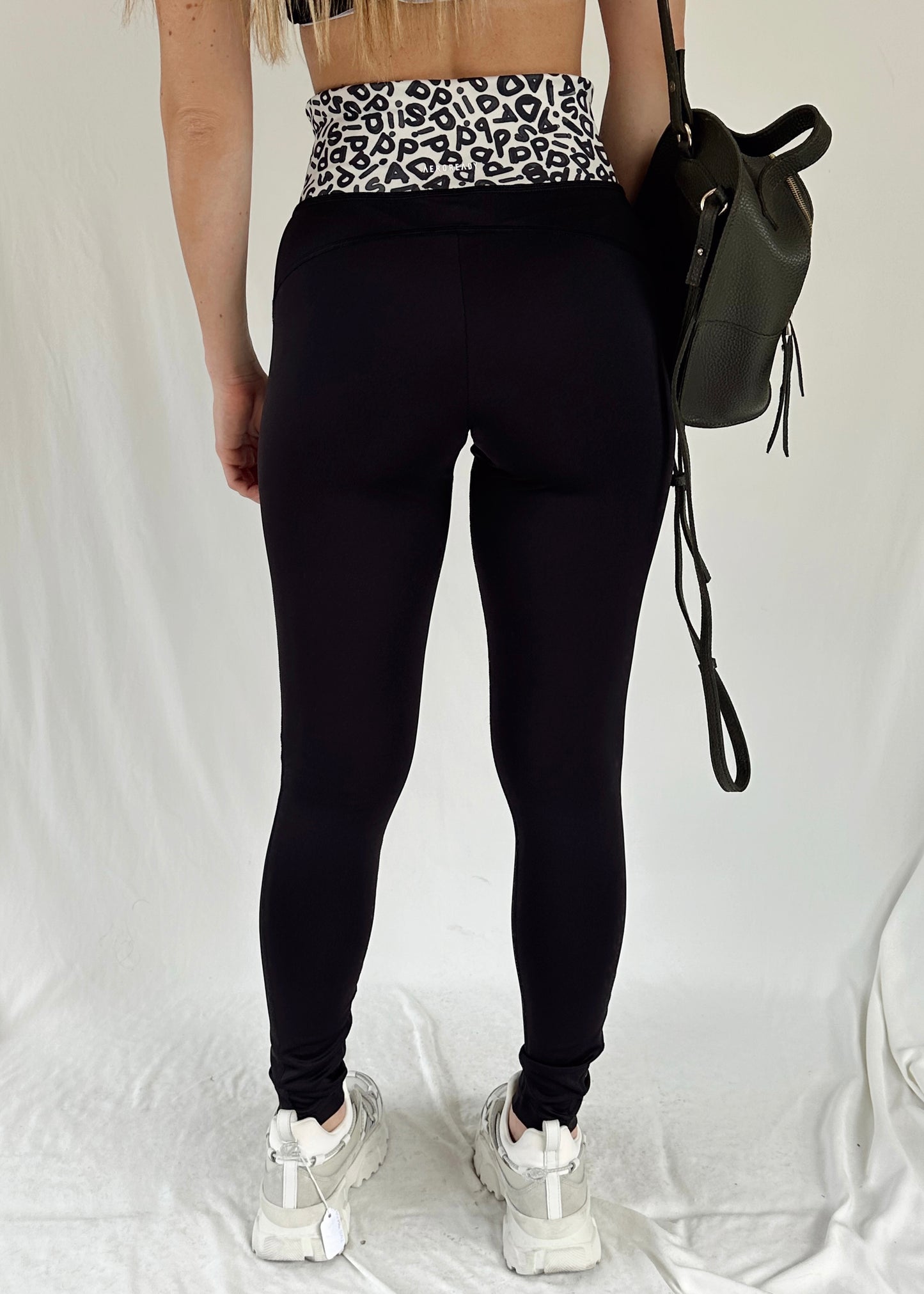 BLACK LEGGINGS WITH PRINT
