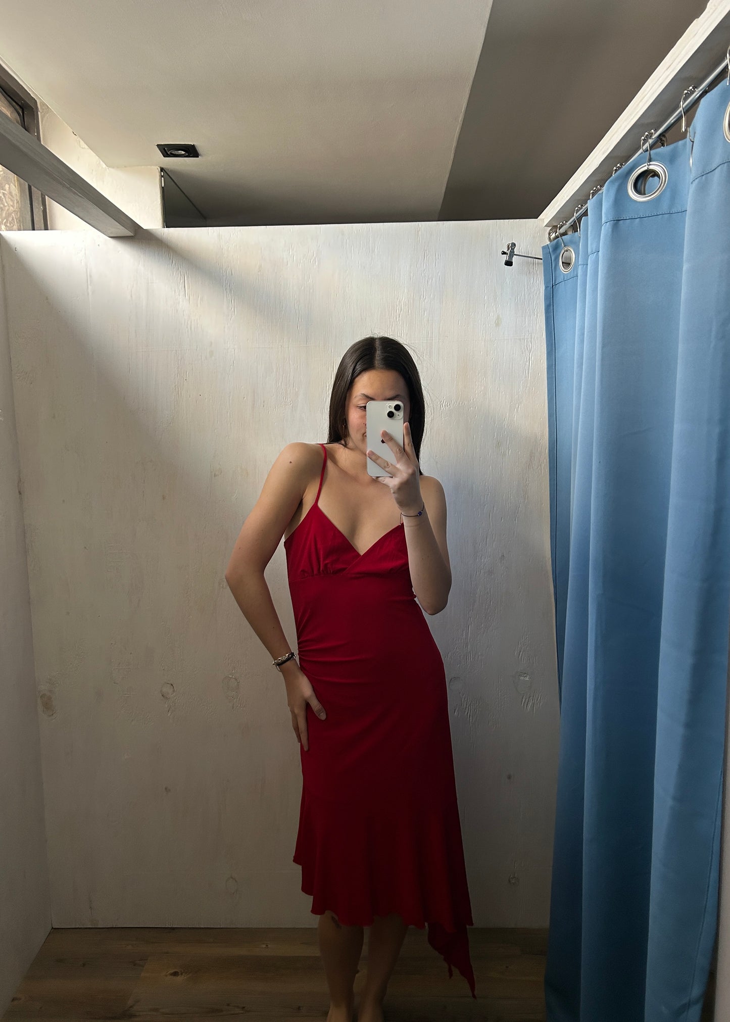 VESTIDO ROJO EN ESCOTE V