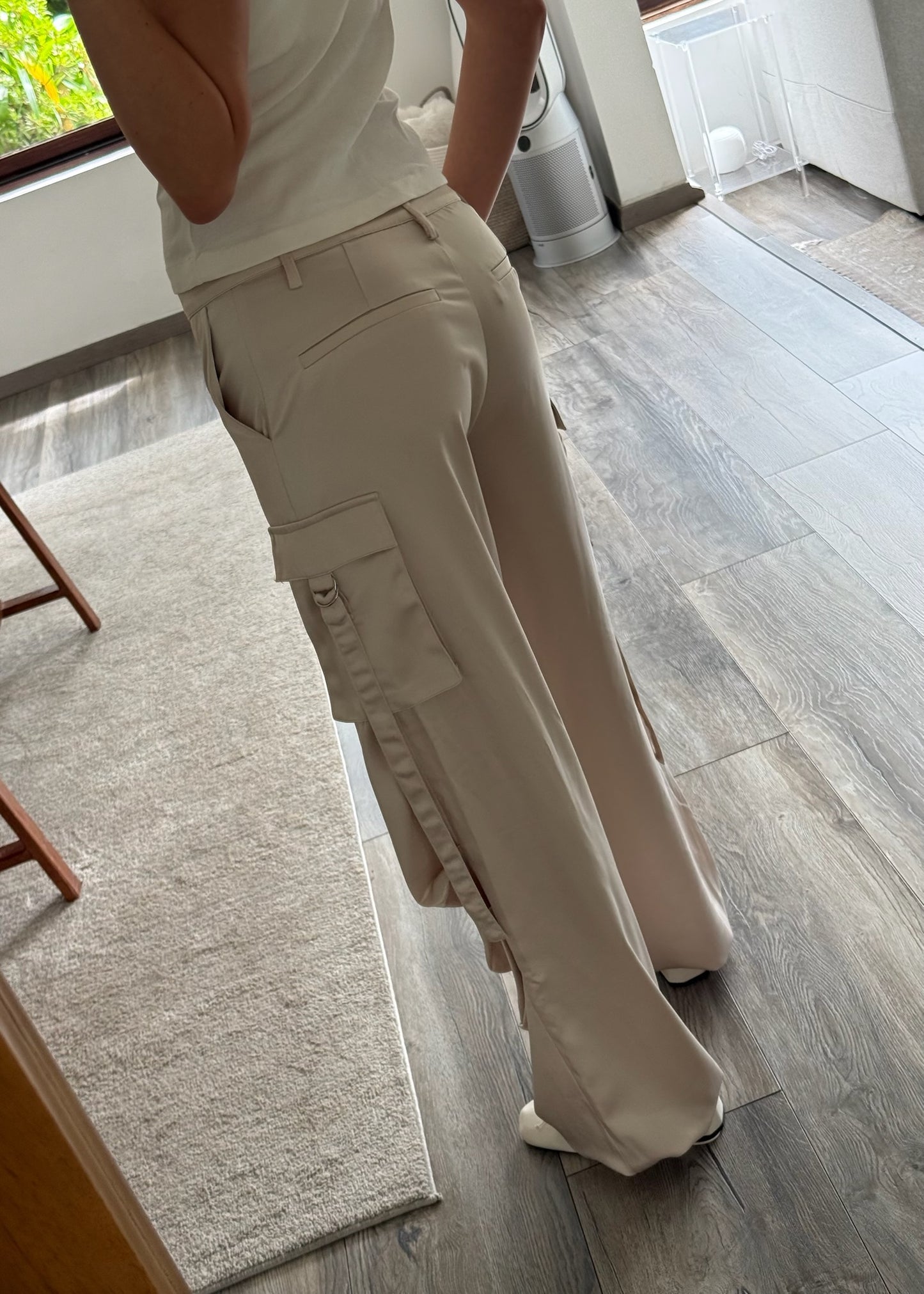 PANTALÓN SATINADO CARGO CHAMPAGNE