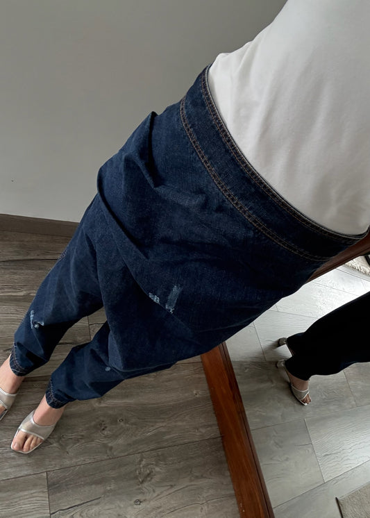 JEANS AZUL FUERTE CON DETALLE EN FRENTE