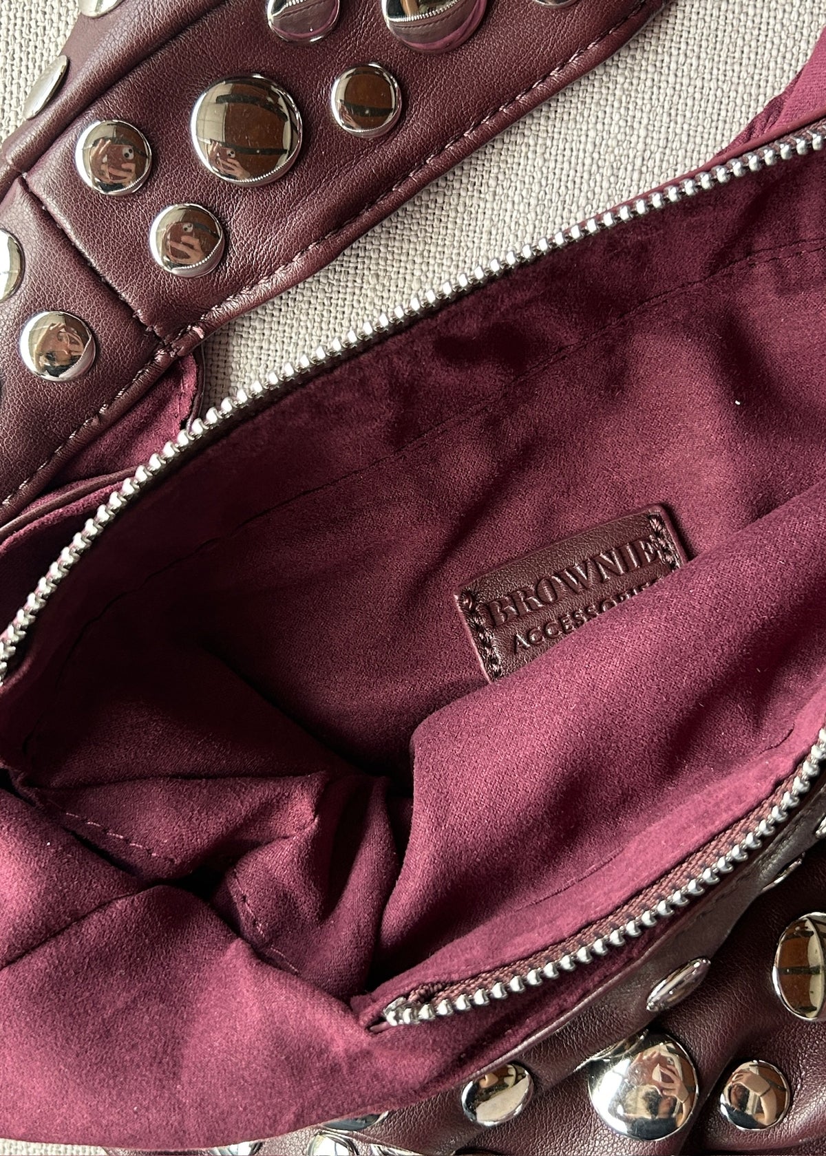 BOLSO HOBO STUDDED