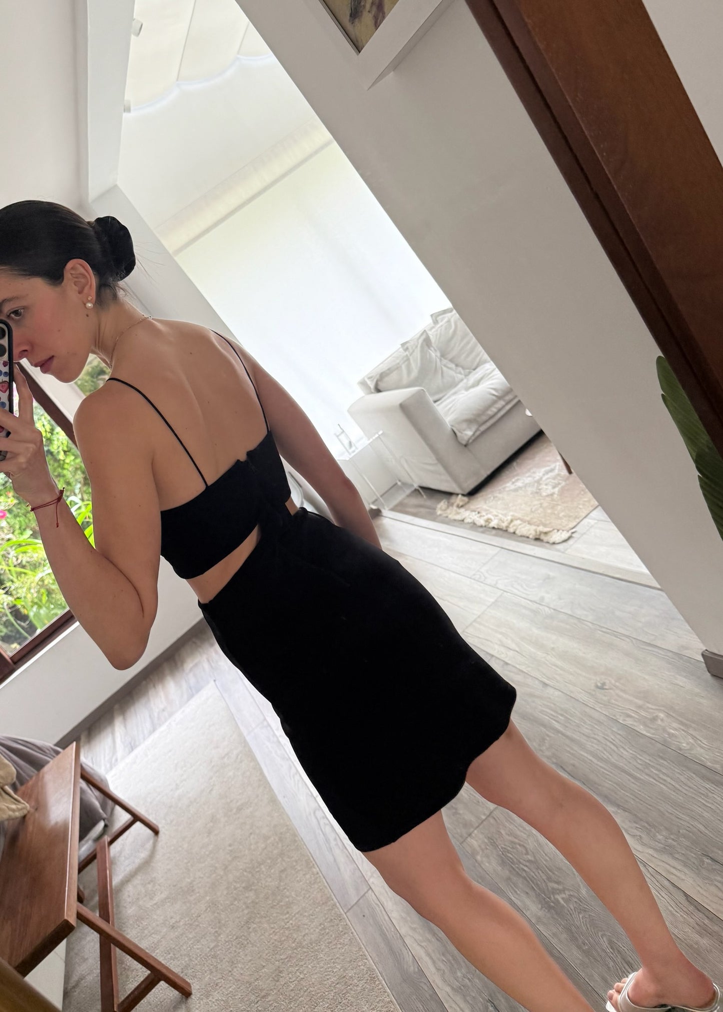 VESTIDO MINI NEGRO CON CUT OUT