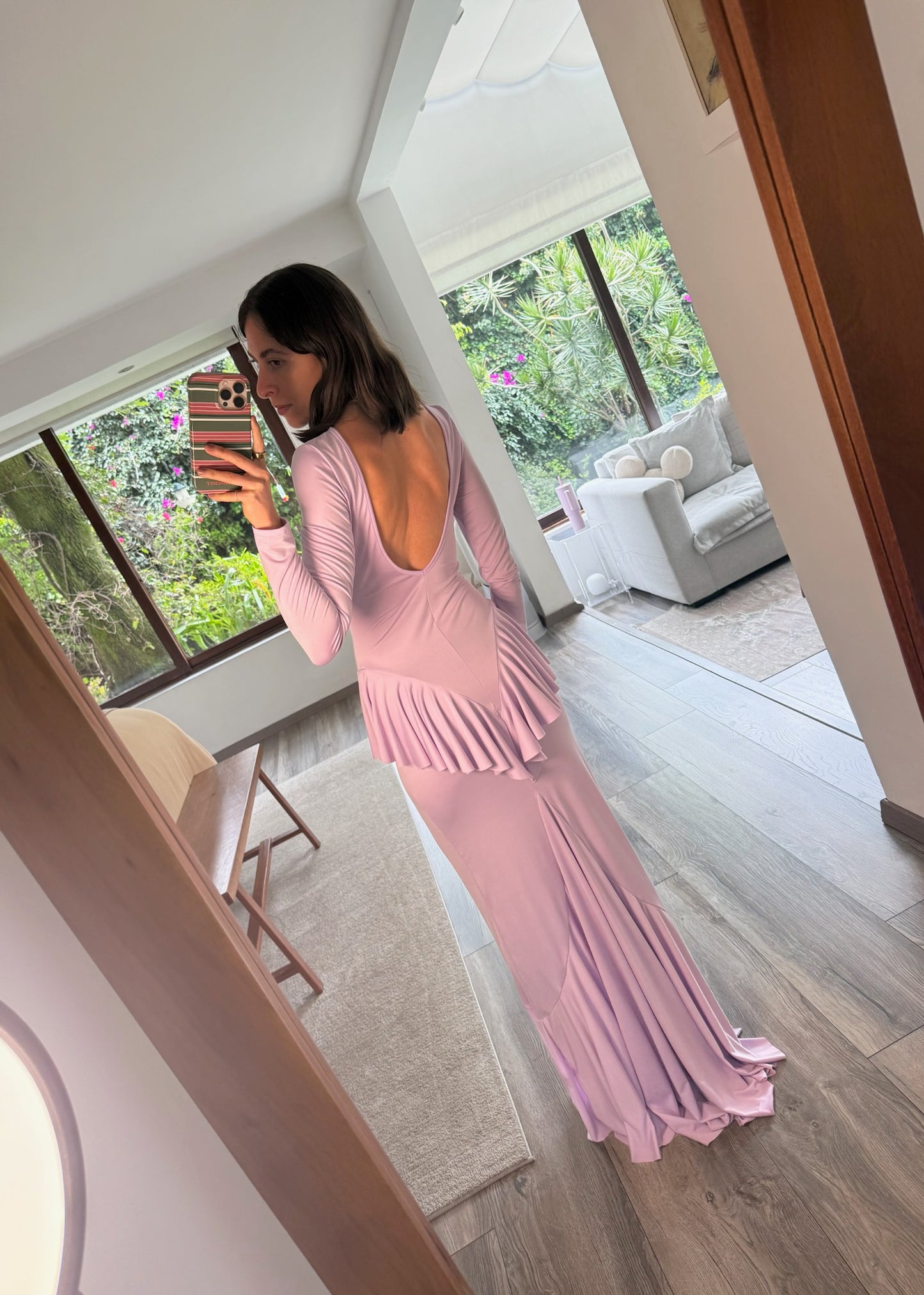 VESTIDO MAXI LILA CON OLANES