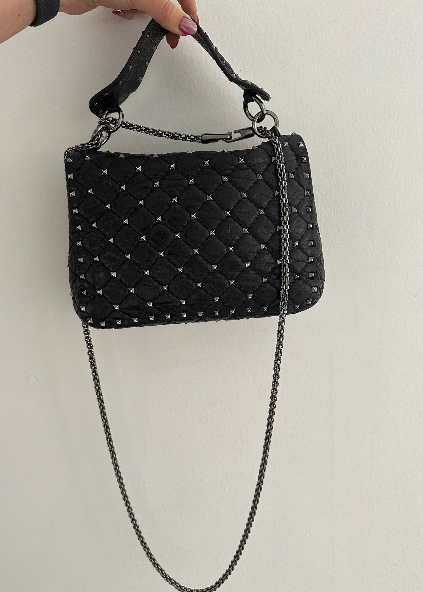 ROCKSTUD SPIKE CRINKLED LEATHER BAG