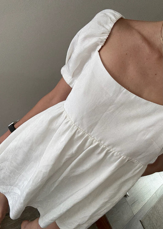 VESTIDO MINI CON MANGAS DE CAMPANA
