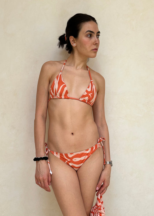 BIKINI DE TRIÁNGULO NARANJA + SCRUNCHIE