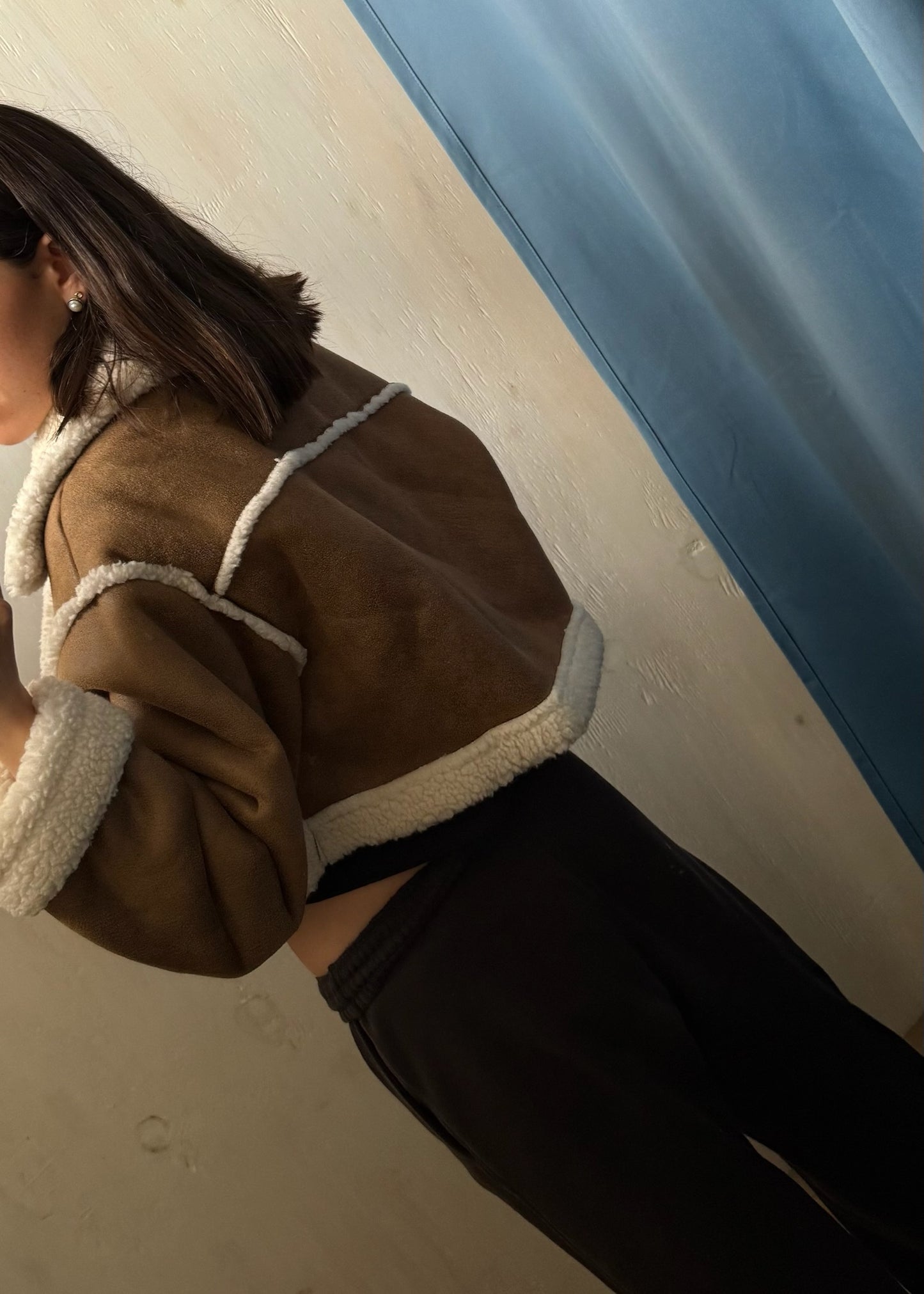 CHAMARRA CAMELLO FURRY CROPPED