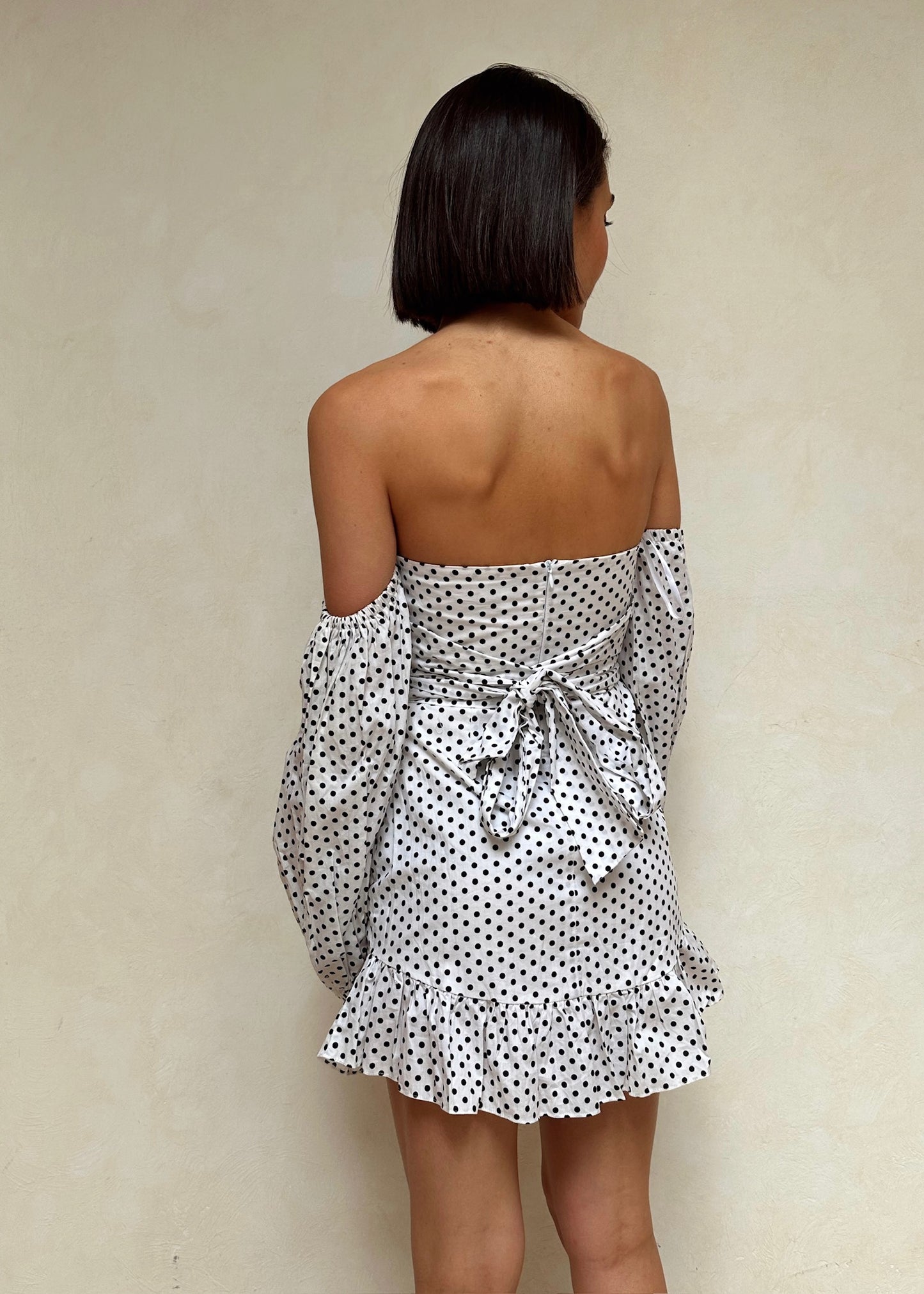 VESTIDO STRAPLESS CON MANGAS POLKA DOTS