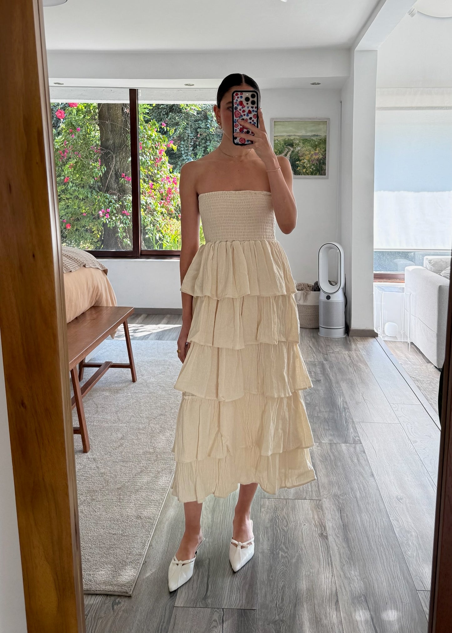 VESTIDO MIDI STRAPLESS CON OLANES
