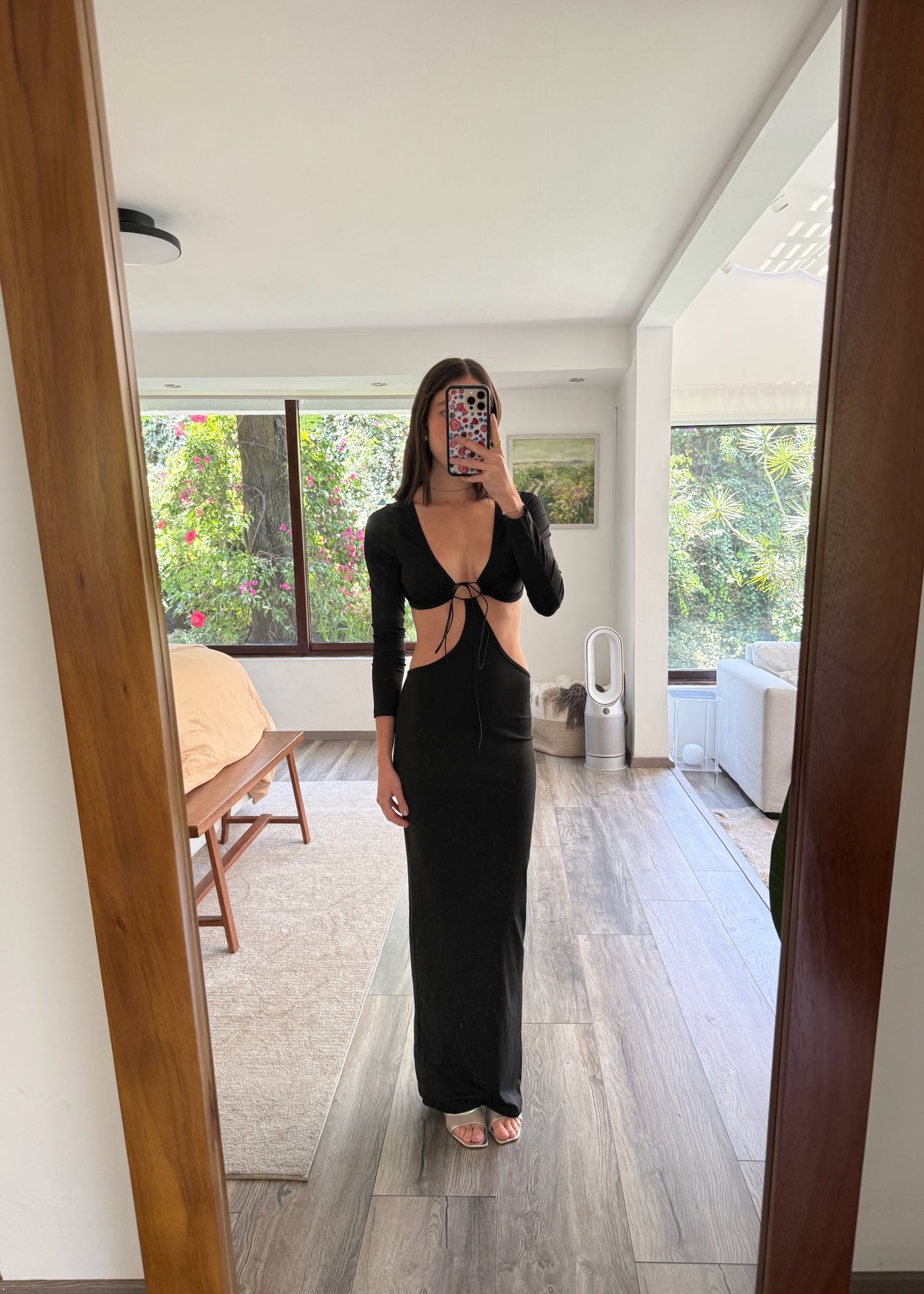 VESTIDO NEGRO MIDI CON CUT OUTS
