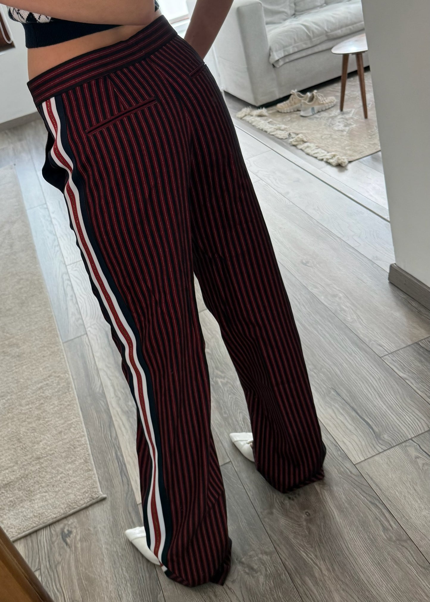 PANTALÓN ROJO CON RAYAS