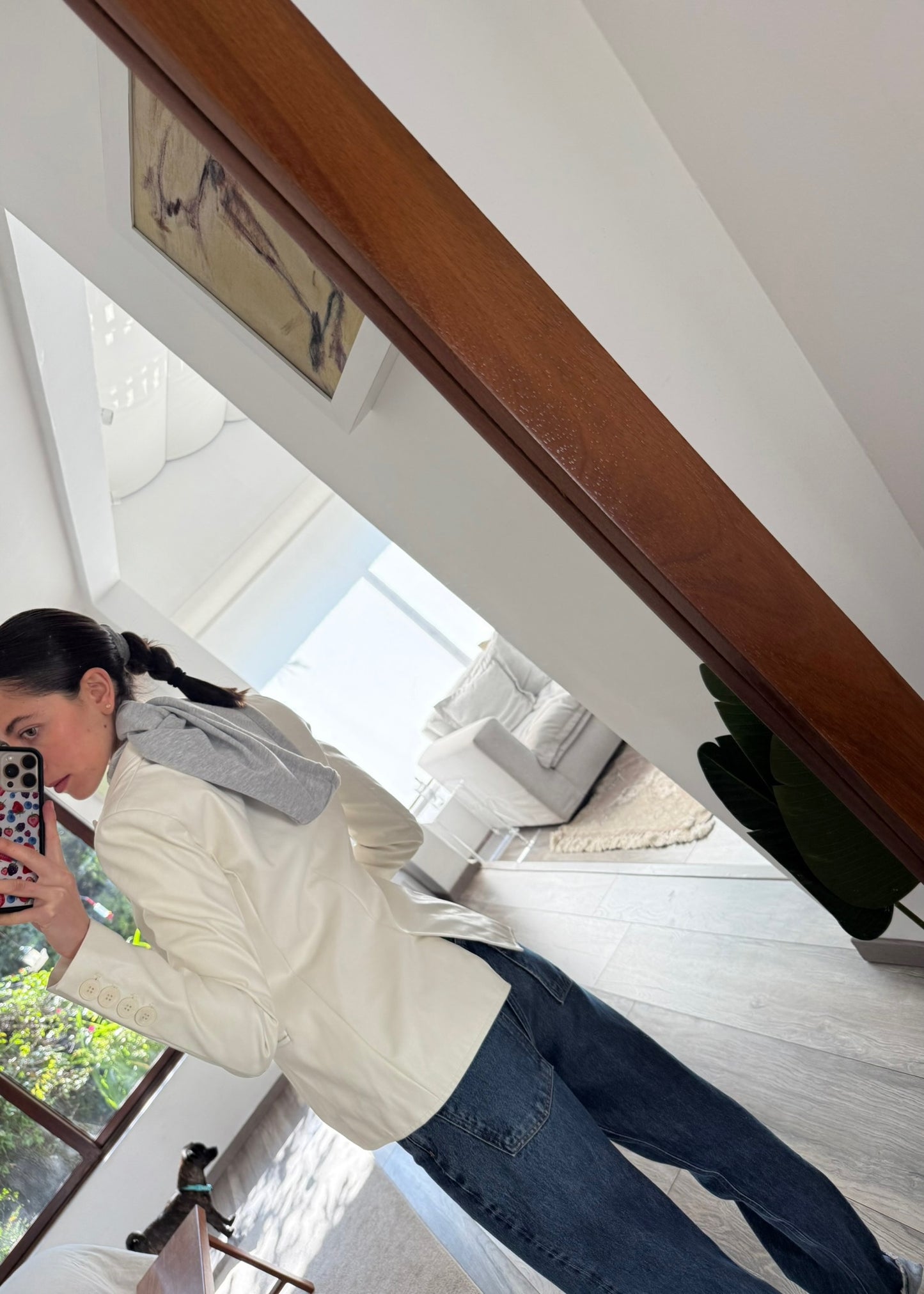 BLAZER DE PIEL BLANCO CON HOODIE