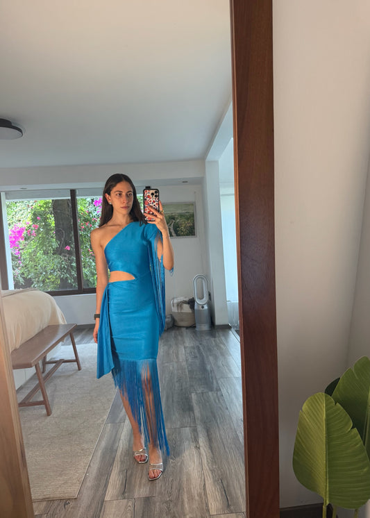 VESTIDO AZUL CON FLECOS Y CUT OUT