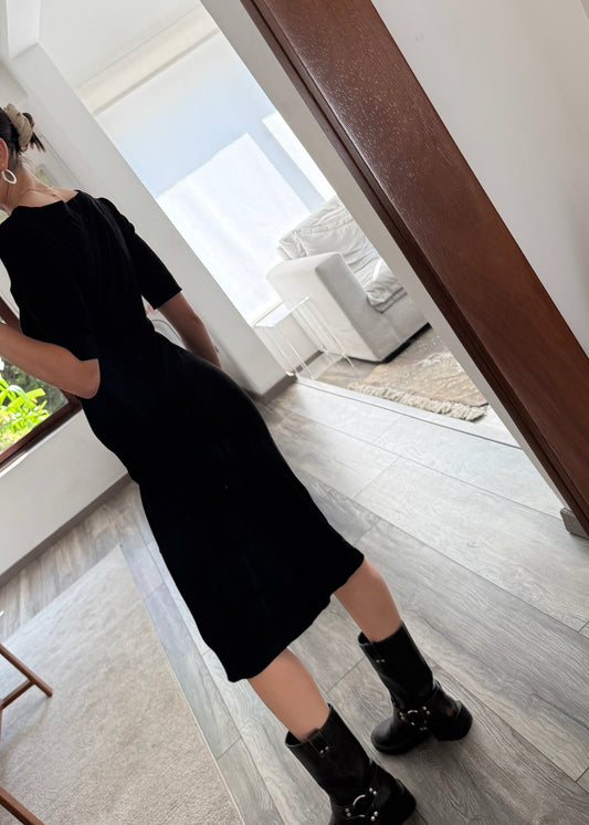 VESTIDO MIDI DE KNIT CON CUT OUTS